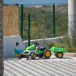 Adamaris Vila *
