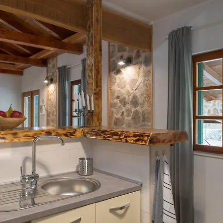 Adamaris Villa *