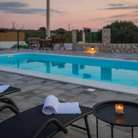 Adamaris Villa