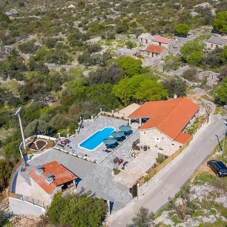 Adamaris * Rogoznica (Sibenik-Knin)