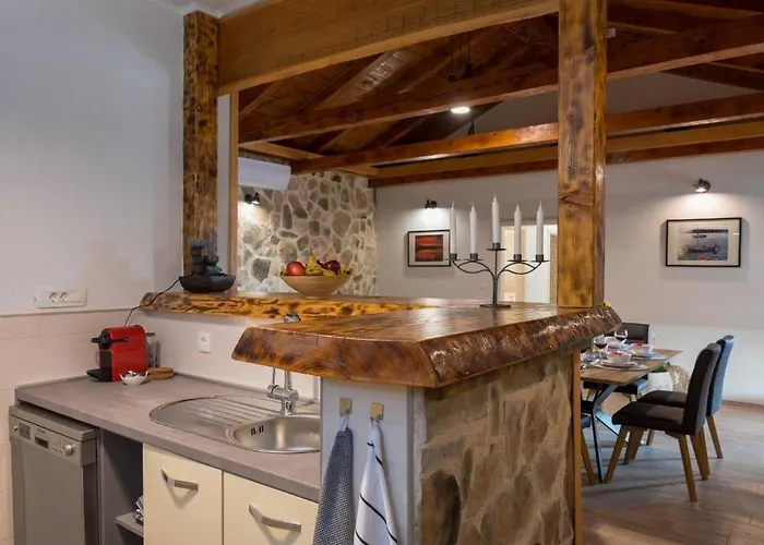 Adamaris * Rogoznica (Sibenik-Knin)